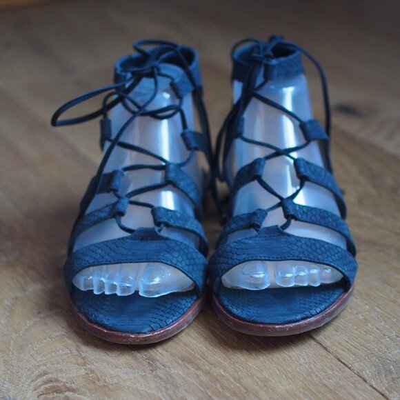 Vince Camuto | Tany Gladiator Sandals Snake Embossed Lace-Up Black Leather Flats - Picture 4 of 7